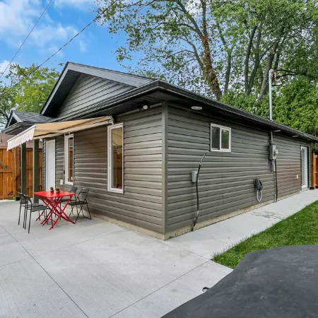 Luxury 2BR home with high ceilings with  BBQ/ patio in beautiful South Windsor.