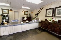 Linderhof Inn - parking