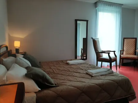 Logis - Hôtel & Restaurant le Grand Terre