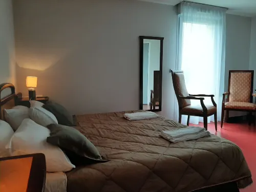Logis - Hôtel & Restaurant le Grand Terre Hotels in Champcenest