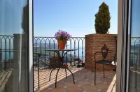 Welcome Inn Nerja Guest House Luxury Bed & Breakfast - วิวทะเล