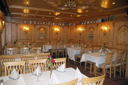 Hotel Zur Post Limburg Bad Camberg Отели в г. Арберген