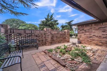 Stead House-3Bd/2ba, Ttu,  Fall Specials! 3 Bedroom Home by RedAwning Отели рядом с достопримечательностью «Thunderzone Family Fun»