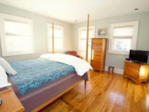 24 East Main Street B&B Hotels in Canton