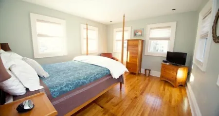 24 East Main Street B&B