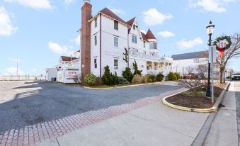 Tavern on the Bay Hotel - Frank Sinatra Suite