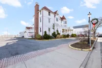 Tavern on the Bay Hotel - Frank Sinatra Suite Hotels in Somers Point
