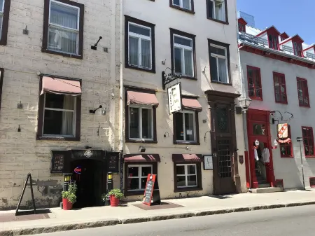 Auberge St-Louis Отели рядом с достопримечательностью «Rue Sainte-Anne»