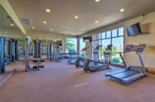 25 Mi to Zion: Rock 'n' Roll Condo w/ Mtn View!