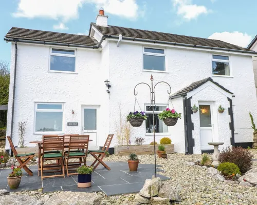 Bryn Uchaf Hotels in Llanfair-Mathafarn-Eithaf