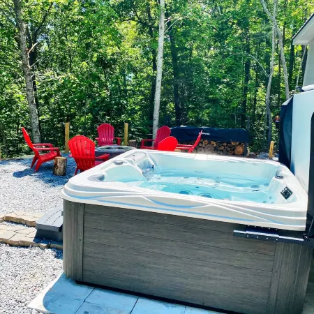 Bear's Mountaintop Views 3 Bedroom Chalet by RedAwning