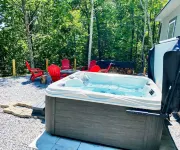 Bear's Mountaintop Views 3 Bedroom Chalet by RedAwning