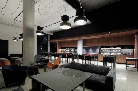 Grand Hôtel Times Lévis Отели рядом с достопримечательностью «Парк Солей»