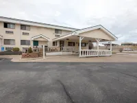 American Inn Ozark Hotels near The Maze