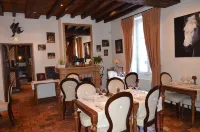 Logis Hôtel Auberge du Cheval Blanc Hotel a Vouzon