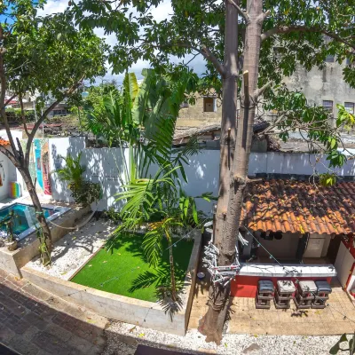 Island Life Hostel Hotels near Alcazar de Colon
