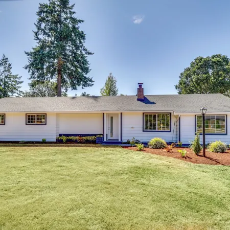 Chehalis Getaway w/ Golf Course View + Fire Pit!