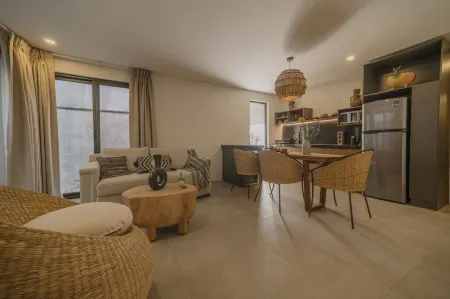 Punta Agave Suites Отели рядом с достопримечательностью «Templo of the Compa?ia de Jesus»