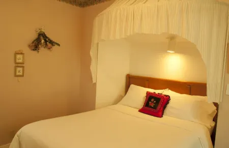 Historic Inn Vacation Rental Отели в г. Ашфилд-Колборн-Ваванош