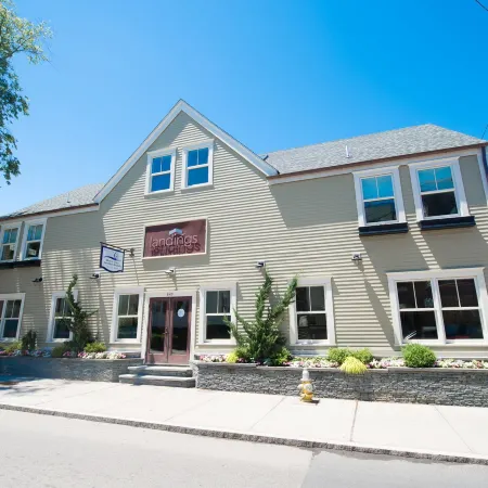 The Newport Lofts - 543 Thames Street