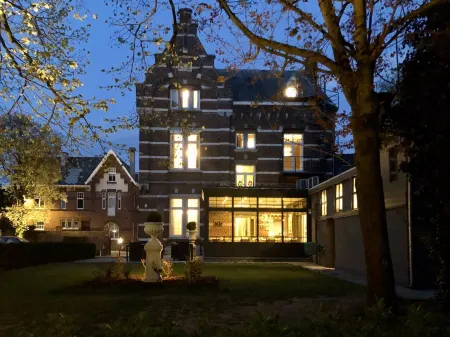 Boutique Hotel Huys Van Steyns Отели рядом с достопримечательностью «Alden Biesen»