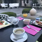 Patio de Violette Hotels in Arpaillargues-et-Aureillac