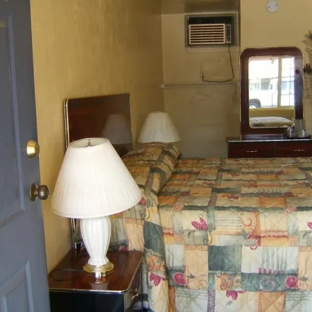 Sky Ranch Inn