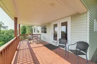 Deck & Water View: Cozy Kentucky Lake Getaway - chambre d’hôtes