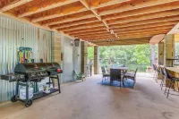 Riverfront Milton Cabin w/ Boat Ramp & Dock! - Parking