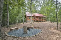 Peaceful Cabin on 3 Private Acres Deck and Fire Pit - parking