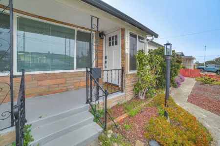 Seaside Vacation Rental w/ Patio Near Monterey Bay