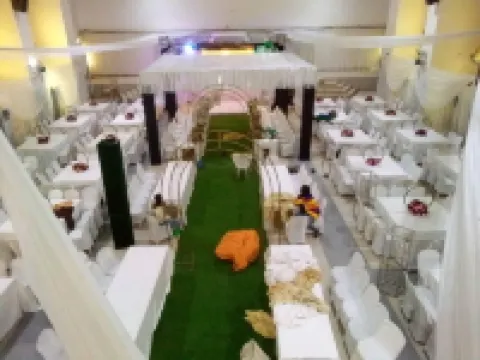 โมแนร์คส์ ลักชัวรี พาเลซ โรงแรม