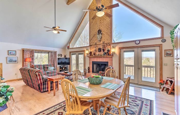 Murphy Cabin w/ Deck and Stunning Mountain Views