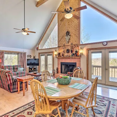 Murphy Cabin w/ Deck and Stunning Mountain Views