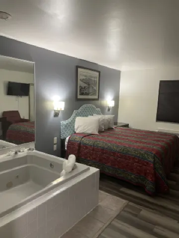 Greenwoods Inn & Suites