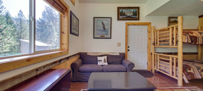 Cozy Countryside Cabin in Robie Creek Park! Hotels in Boise County