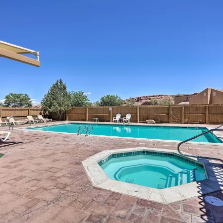Moab Townhome w/ Pool Access + Stunning Mtn Views!