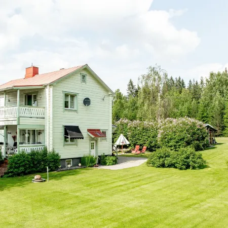 Guestrooms at Forest Family Home