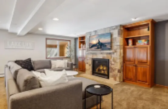 Lakefront Getaway: Sauna, Hot Tub, Firepit & More! 3 Bedroom Home by RedAwning