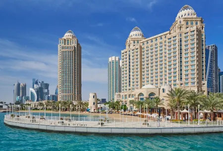 Four Seasons Hotel Doha Отели рядом с достопримечательностью «Msheireb Enrichment Centre»