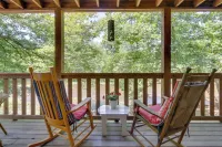 3 Mi to Nat’l Park: Townsend Apt on Little River! - 3-Star