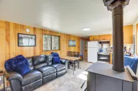 Peaceful La Pine Cabin w/ Deck: 1 Mi to State Park - Homestays