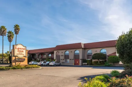 Laurel Inn & Conference Center Отели рядом с достопримечательностью «Салинас»