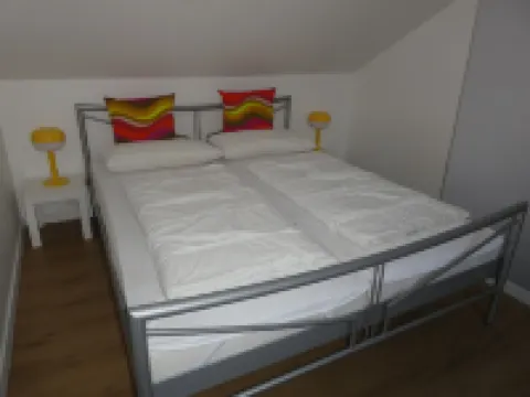 Idyllic location on the Wennsee and 10 min walk to the beach with beautiful garden.