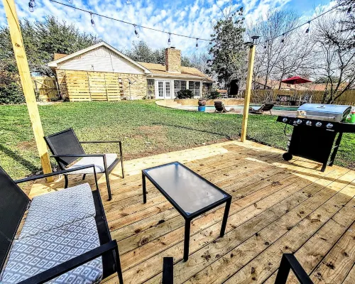 Texas Sunshine Oasis WACO/Silos/Baylor: Pool, Piano, PingPong, Pets on 1/2 acre 休伊特住宿飯店