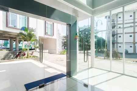 Urbanview Hotel Syariah UIN Mataram Отели рядом с достопримечательностью «3S Carwash»