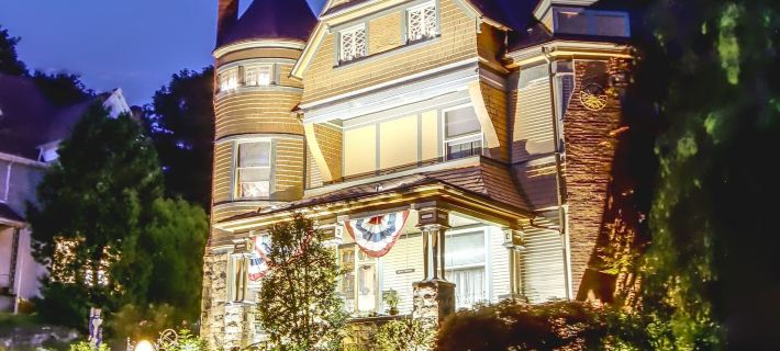 The Queen, A Victorian Bed & Breakfast Hotels in Centre County