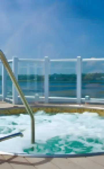 นิวพอร์ตบีช โฮเทลแอนด์สวีทส์