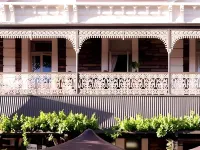 Hotel Metropolitan Hotels near Telstra Plaza