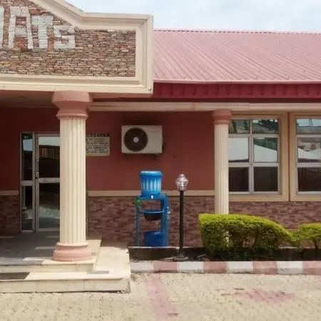 Tomats Hotel and Suites
